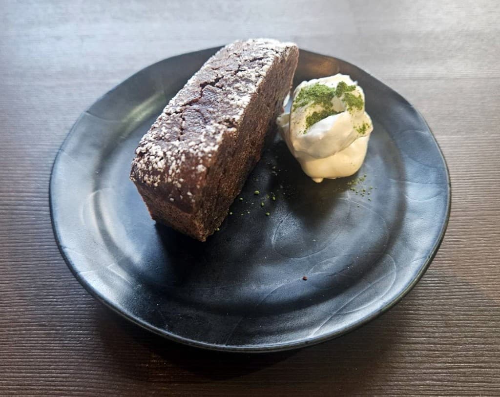 アーモンドチョコケーキ